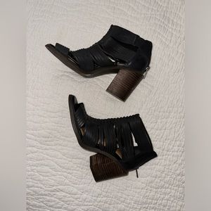 Lucky brand black leather strappy sandals with heel